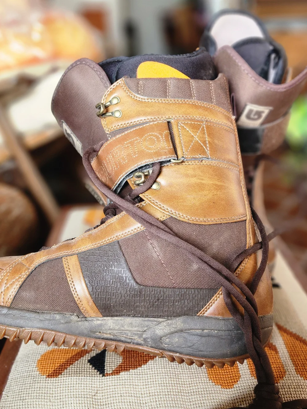 Vintage Y2K Burton Freestyle Leather Snowboard Boots Men's Size 9